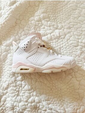 Air Jordan 6 Retro Gold Hoops
WMNS Size 10.5 DS New w/ Box
DH9696-100